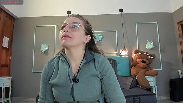  isaabellaa online show from March 9, 2026, 12:42 pm