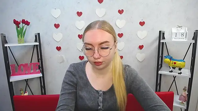 BeatriceFly online show from December 18, 2024, 9:14 am