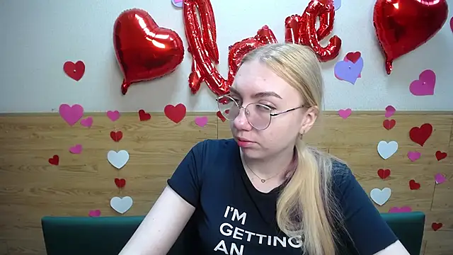 BeatriceFly online show from March 16, 2025, 6:09 am