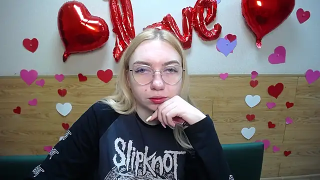 BeatriceFly online show from March 20, 2025, 6:08 am