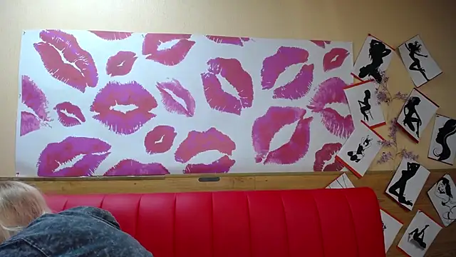 BeatriceFly online show from September 18, 2025, 1:02 pm