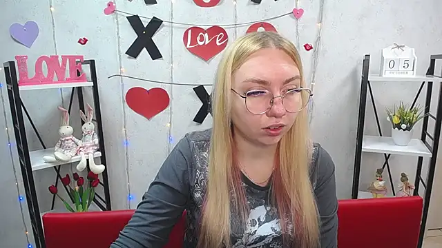 BeatriceFly online show from October 5, 2025, 12:03 pm