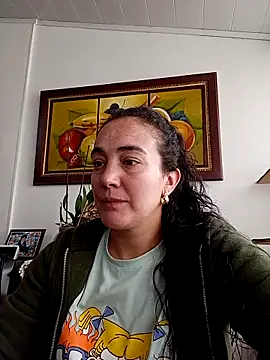 skayhot  online show from March 3, 2025, 1:42 pm