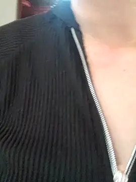 skayhot  online show from November 21, 2025, 1:43 pm