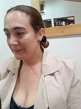 skayhot  online show from February 10, 2026, 11:47 am