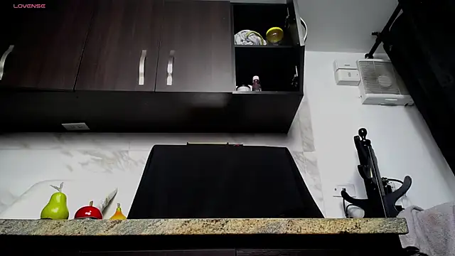 iniyalaboni online show from October 3, 2025, 8:06 pm