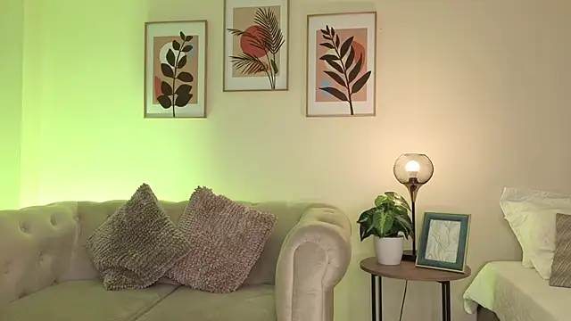 DahianaWalcott online show from February 24, 2026, 7:23 pm