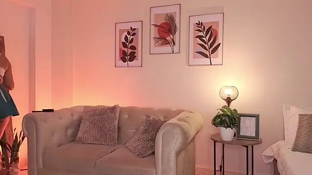 DahianaWalcott online show from March 12, 2026, 6:14 pm