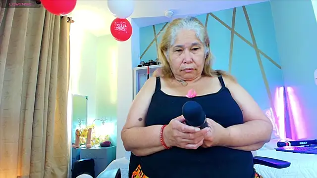 girl amada online show from September 19, 2025, 3:52 am