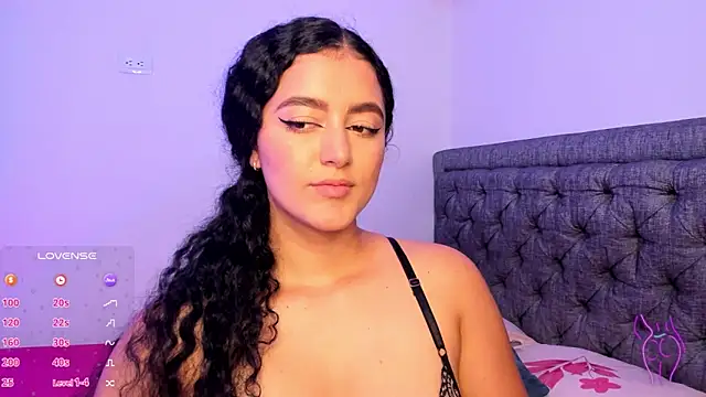 Snapshot of Adhara-zanne chatting on November 17, 2025, 9:15 am Adhara-zanne online show from November 17, 2025, 9:15 am