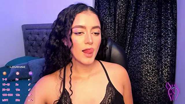 Snapshot of Adhara-zanne chatting on November 28, 2025, 9:06 pm Adhara-zanne online show from November 28, 2025, 9:06 pm