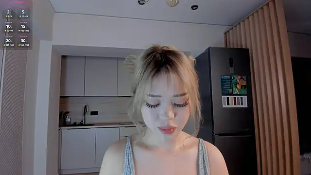 nacumi mi online show from December 18, 2025, 4:07 am