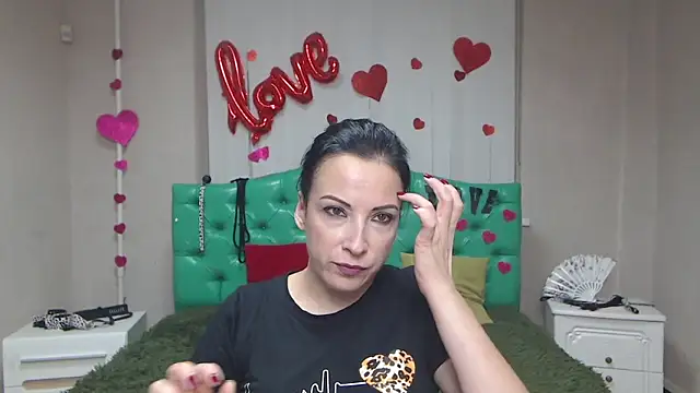 Snapshot of ElizabethSho chatting on September 9, 2025, 5:12 pm ElizabethSho online show from September 9, 2025, 5:12 pm