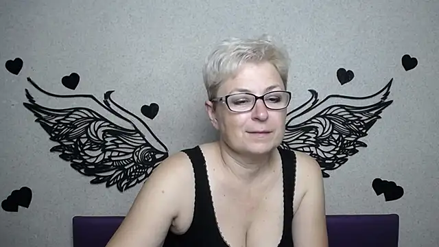 EmiliaGree online show from September 16, 2025, 5:14 pm