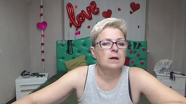 EmiliaGree online show from October 13, 2025, 5:02 pm