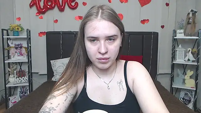 LauraHlot online show from May 23, 2026, 6:01 pm