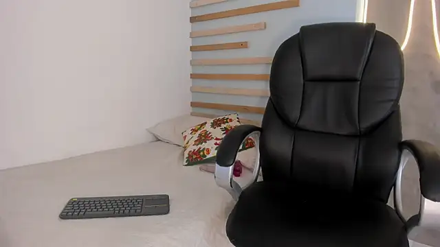 Sofia  rivera online show from December 16, 2024, 8:05 pm