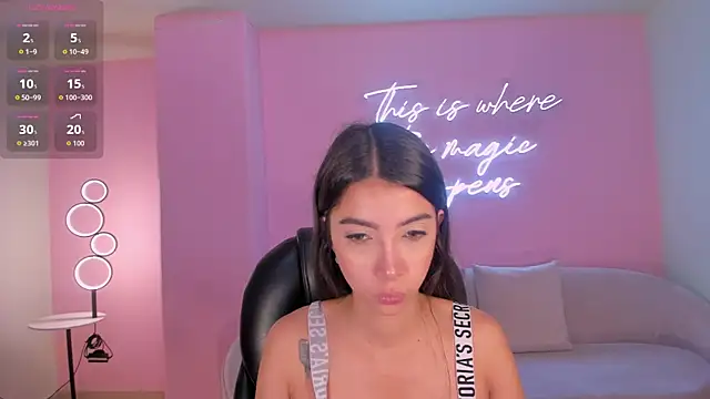 ValeriaVelvet online show from April 8, 2026, 12:05 pm