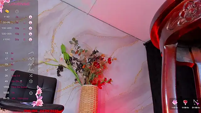 Snapshot of Karla-Ebony chatting on September 24, 2025, 1:25 pm Karla-Ebony online show from September 24, 2025, 1:25 pm