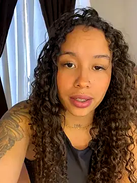 MarieLeon online show from September 25, 2025, 9:40 pm