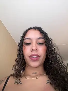 MarieLeon online show from May 16, 2026, 7:34 pm