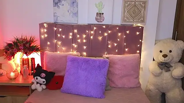 MiahJoness online show from April 16, 2026, 11:51 pm