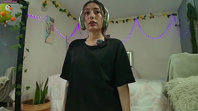 Tomoe b online show from January 7, 2026, 3:42 am