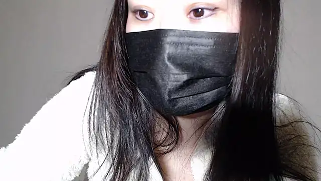 Hika-Channel online show from December 22, 2025, 11:24 pm