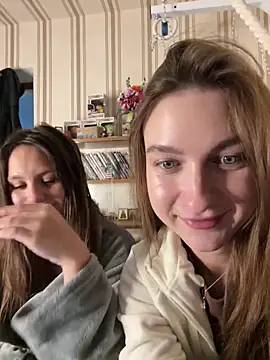 Snapshot of sweety_secret_ chatting on October 28, 2025, 12:52 pm sweety secret  online show from October 28, 2025, 12:52 pm