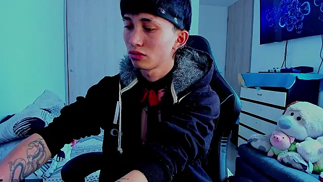 juniior 2311  online show from January 31, 2026, 7:11 pm