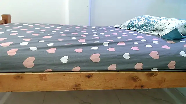 evaleribigtits18 online show from February 3, 2026, 1:59 am