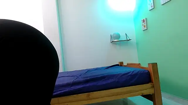 evaleribigtits18 online show from April 9, 2026, 1:16 am