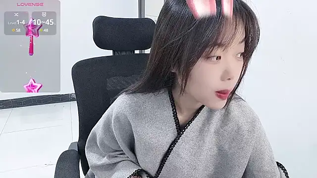 Lvy--v online show from December 29, 2024, 10:47 pm