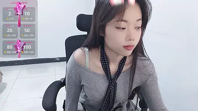 Lvy--v online show from January 1, 2025, 10:46 pm