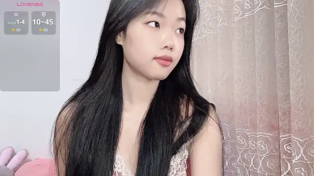 Snapshot of Lvy--v chatting on May 22, 2026, 10:04 pm Lvy--v online show from May 22, 2026, 10:04 pm