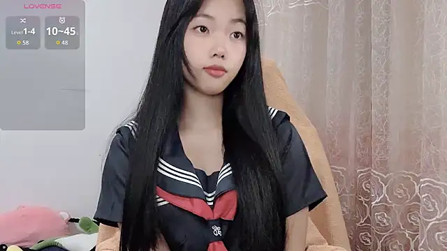 Snapshot of Lvy--v chatting on May 29, 2026, 10:19 pm Lvy--v online show from May 29, 2026, 10:19 pm
