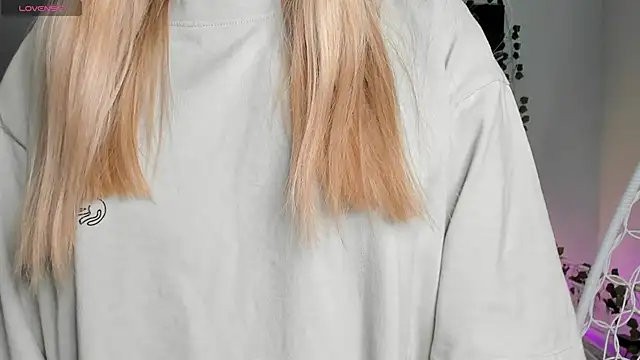 Snapshot of Melissa_babs chatting on December 22, 2024, 10:17 am Melissa babs online show from December 22, 2024, 10:17 am