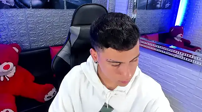 salvadorgomezx online show from December 21, 2024, 8:00 pm