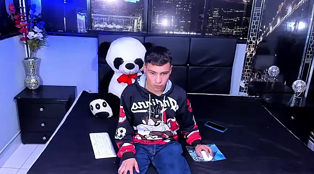 salvadorgomezx online show from December 24, 2024, 4:33 am