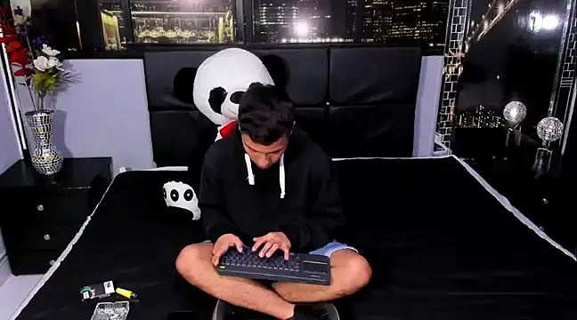 salvadorgomezx online show from December 27, 2024, 10:59 pm