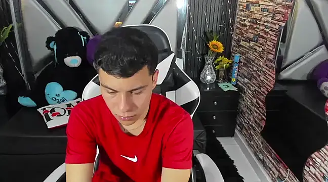 salvadorgomezx online show from January 21, 2025, 2:59 pm