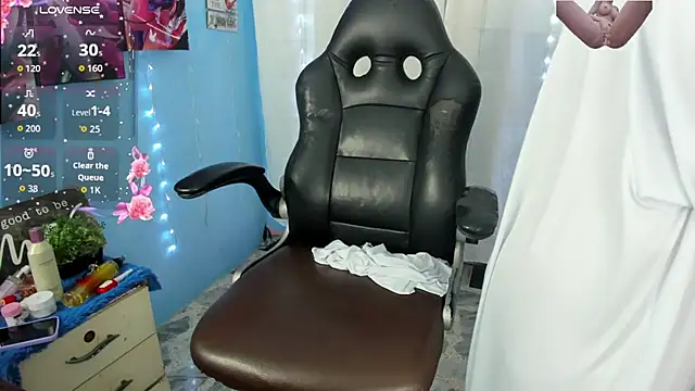 Snapshot of Falak-Yasin chatting on March 8, 2026, 1:15 pm Falak-Yasin online show from March 8, 2026, 1:15 pm