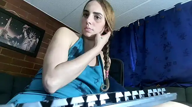Snapshot of ValeriaLacrozee chatting on January 13, 2025, 10:35 pm ValeriaLacrozee online show from January 13, 2025, 10:35 pm