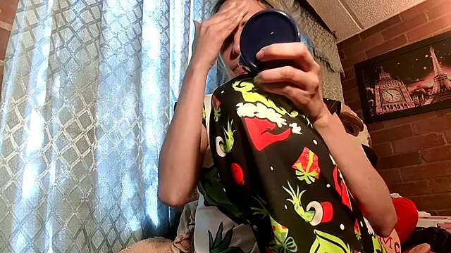 Snapshot of ValeriaLacrozee chatting on December 14, 2025, 4:34 pm ValeriaLacrozee online show from December 14, 2025, 4:34 pm