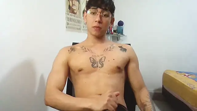 Snapshot of Dillom420 chatting on February 11, 2025, 8:52 pm Dillom420 online show from February 11, 2025, 8:52 pm