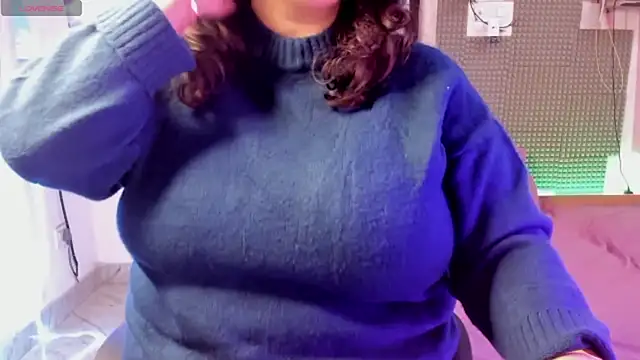 Snapshot of Gulabi_Queen chatting on December 5, 2024, 5:06 pm Gulabi Queen online show from December 5, 2024, 5:06 pm