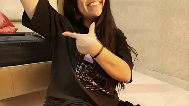 sofiaclauss online show from October 24, 2025, 10:28 pm