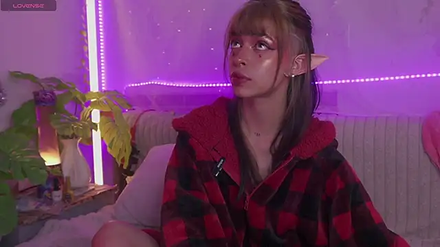 Snapshot of Kitty_arts chatting on January 4, 2025, 6:51 pm Kitty arts online show from January 4, 2025, 6:51 pm