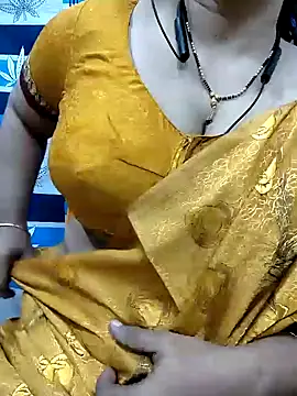 Snapshot of bhuvana555 chatting on December 17, 2024, 3:39 am bhuvana555 online show from December 17, 2024, 3:39 am