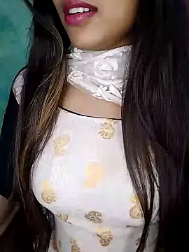 Sreya213 online show from January 13, 2025, 6:38 pm